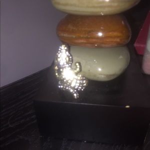 Betsey Johnson ring!!  🌺🐊🌺